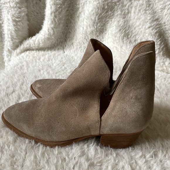 Free people Charm double V taupe suede booties 6 - Picture 5 of 12